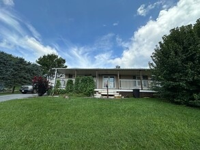 Building Photo - 955 Beaver Dr NW