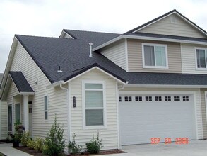 Building Photo - 2103 NE 81st Ave