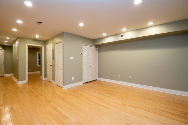 Building Photo - 1835 D St NE