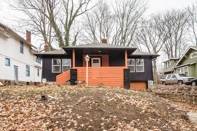 Foto del edificio - 5730 Brooklyn Ave - CUTE and updated home!