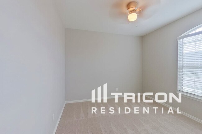 Foto del edificio - 235 Jenkinson Dr