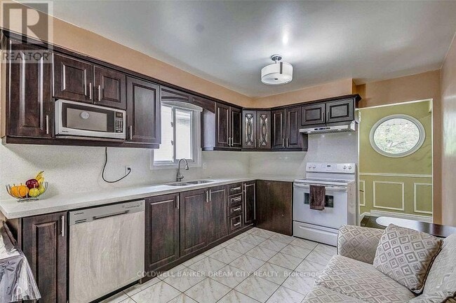 Photo du bâtiment - 338 Royal Salisbury Way