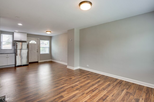Building Photo - Beautiful renovated 2BR / 2Ba row house