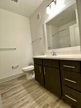 C1 Guest Bath - Azalea Bay Apartments