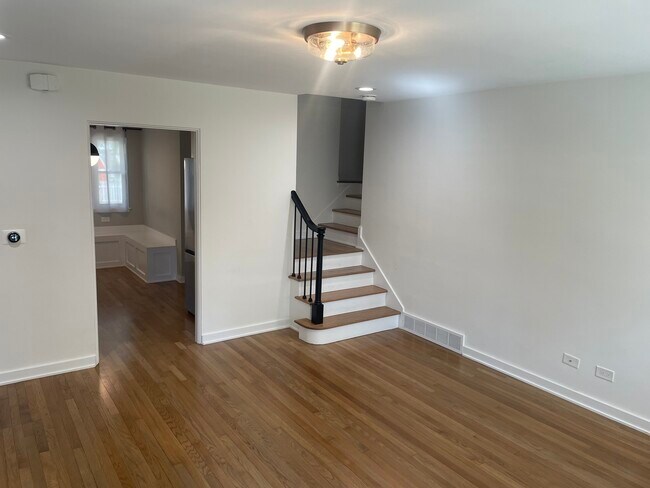 Building Photo - 117 E 6th Ave
