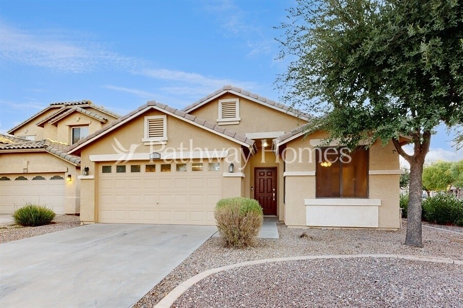 Primary Photo - 44336 W McClelland Dr