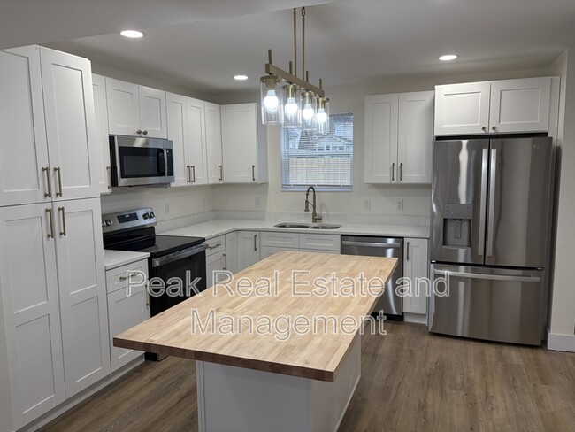 Building Photo - 2020 Towner Ave SW
