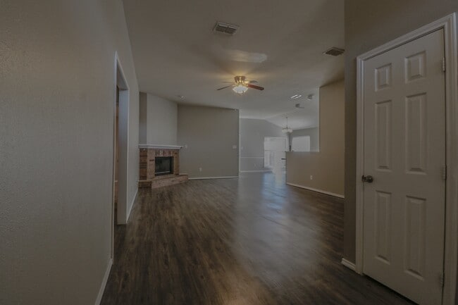 Foto del edificio - 4Bed/2Bath Available 11/10 !