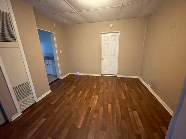 Dining room - 2503 Van Buren St