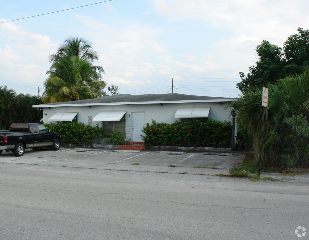 Front View - Harbordale Apartments