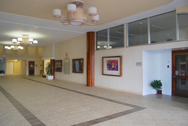 Lobby - Hilo Lagoon Centre