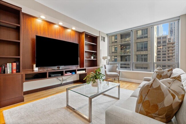 Foto del edificio - 600 N Lake Shore Dr