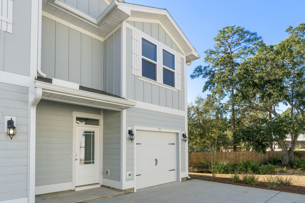 Primary Photo - 54 Sandhill Pines Dr