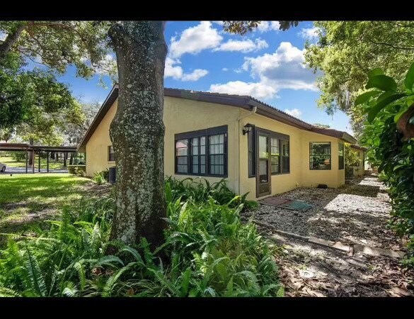 Building Photo - FOR RENT! Light, Bright, Open two bedroom ...