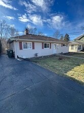 Building Photo - 115 W Helen Rd