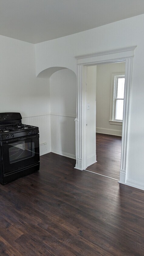 Primary Photo - 2462 N Hubbard St