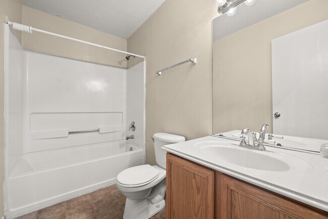 Building Photo - 806 Grand Plains Dr