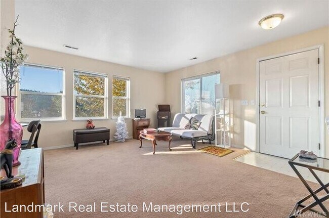 Building Photo - 811-811 Blueberry Ln