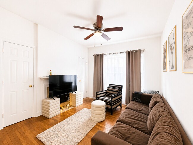Foto del edificio - 681 1/2 W Wrightwood Ave