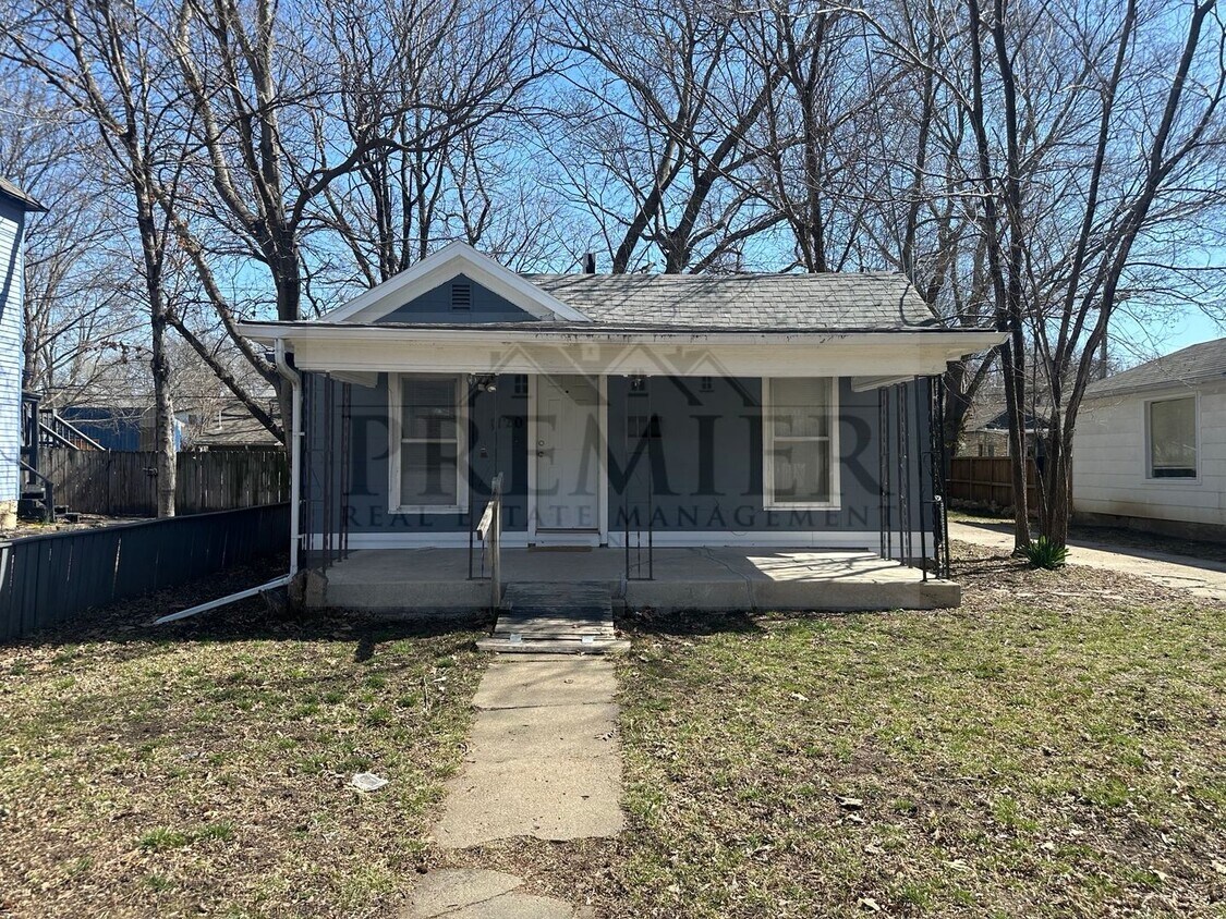 Primary Photo - Cute 2 bedroom / 1 bath rehabbed home - wa...