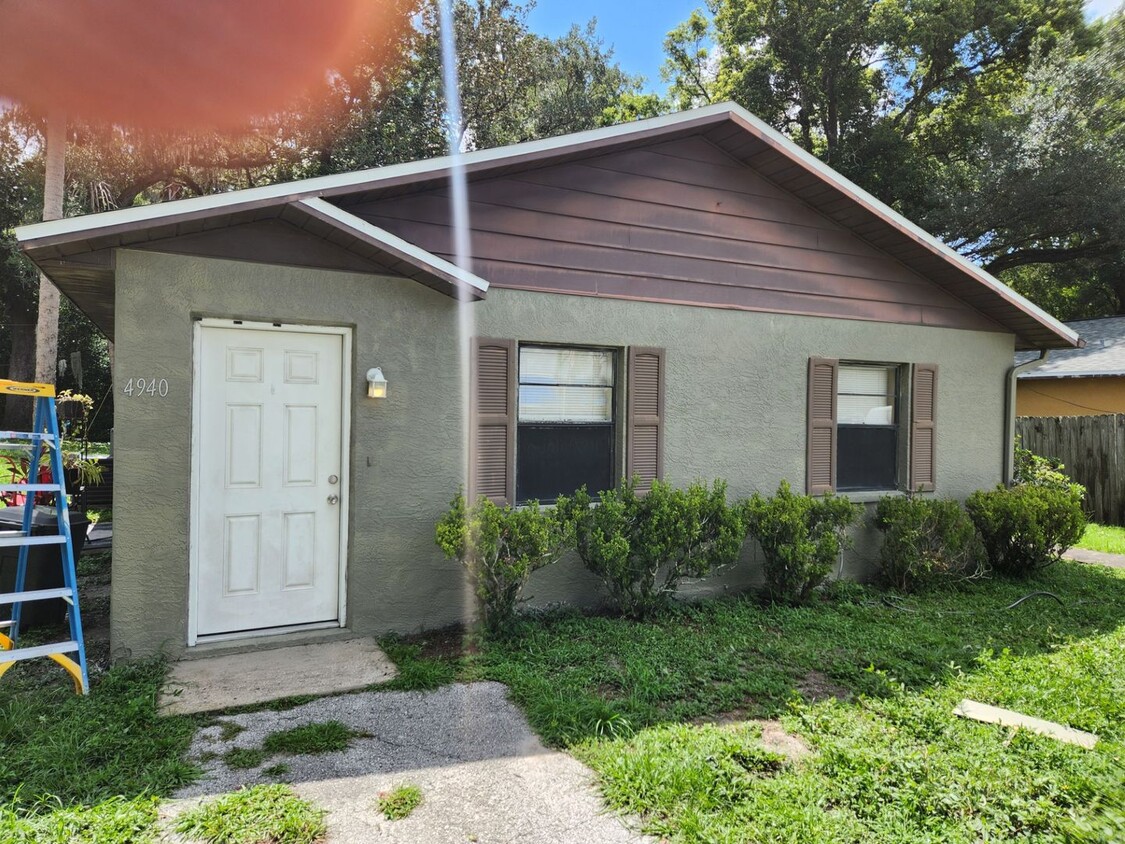 Foto principal - Move-In Ready 2BR/2BA Home with Modern Upd...