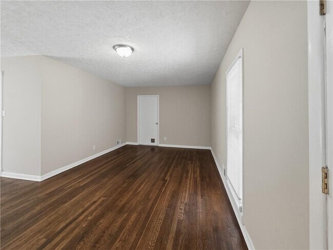 Foto del edificio - 228 Stoneybrook Dr