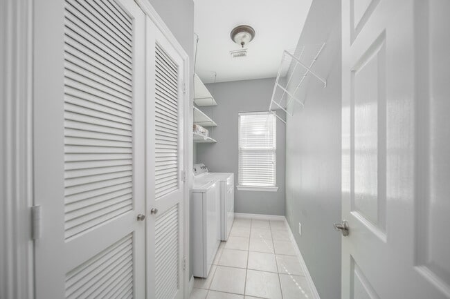 Foto del edificio - 21323 Sweet Grass Ln