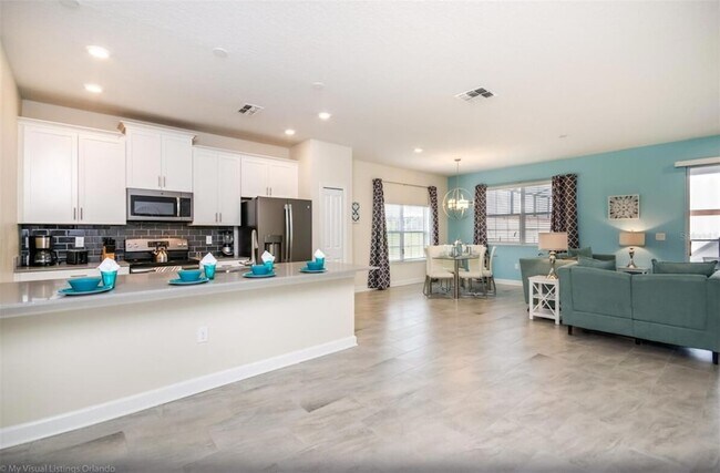 Building Photo - 9007 Stinger Dr