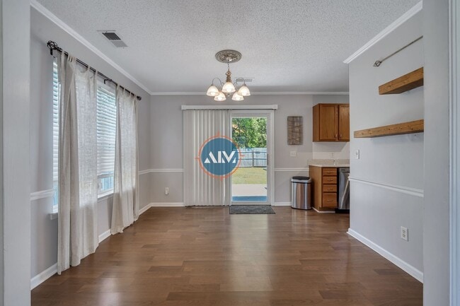 Building Photo - Beautiful 3 Bed 2 Bath Home located in his...