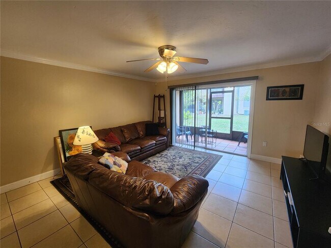 Foto del edificio - 2720A Hidden Lake Blvd