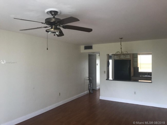 Building Photo - 2998 Sunrise Lakes Dr E