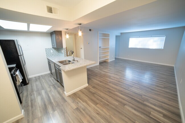 Hardwood Floors - 9222 E Arbor Cir
