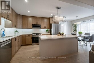Building Photo - 905 Bamford Ter
