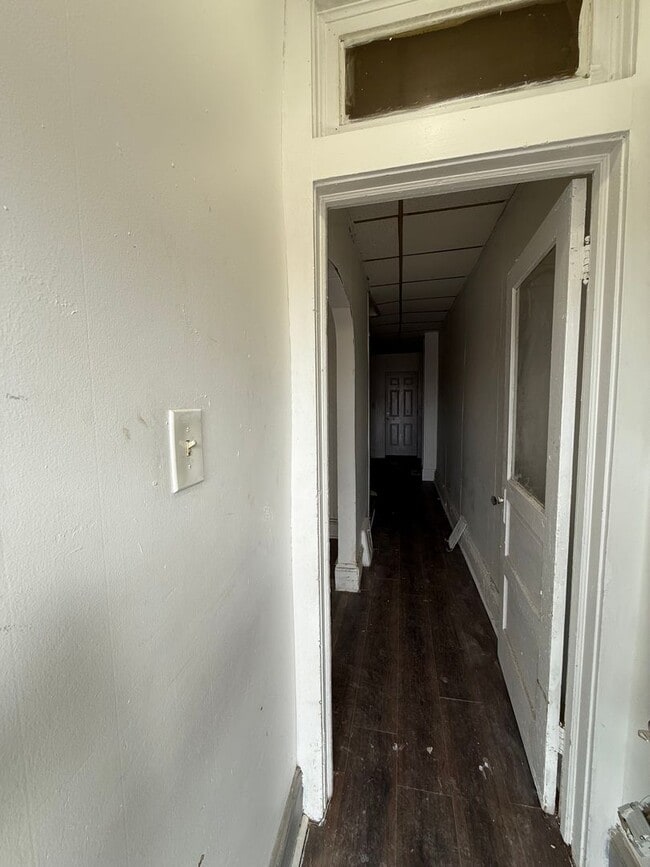 Building Photo - Nice size house for rent freshly done