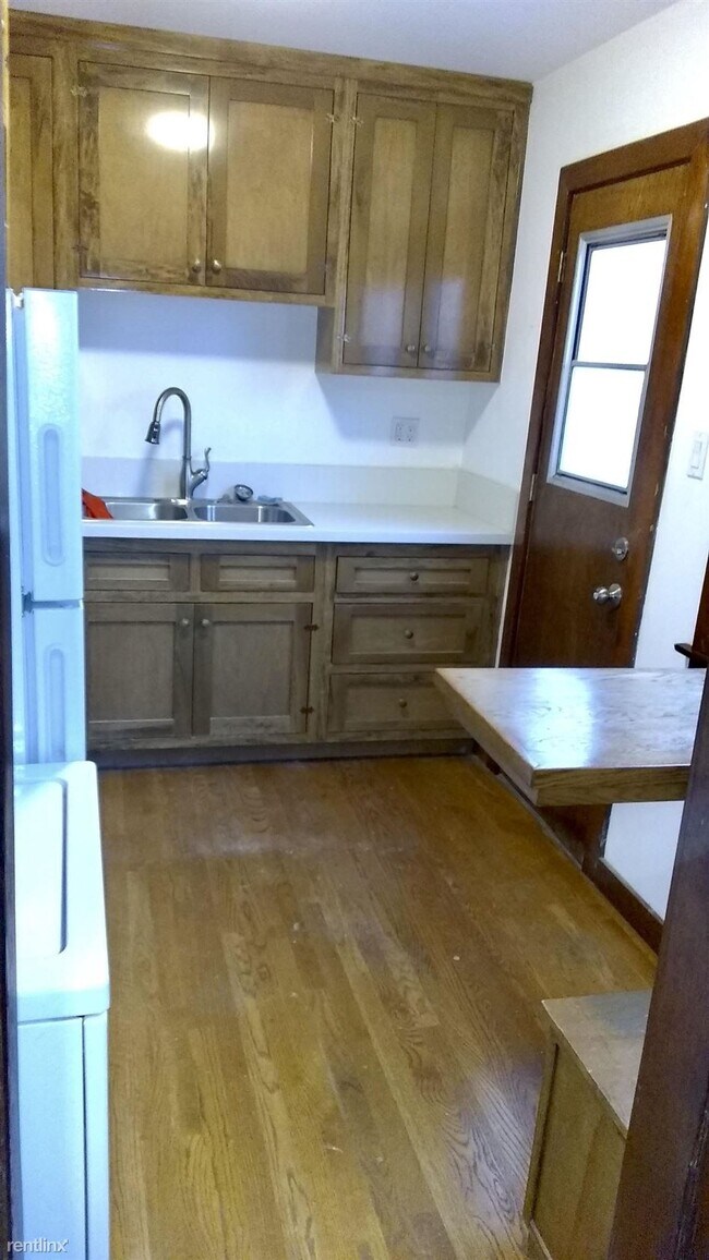 Foto del edificio - 315 1/4 Columbia Ave