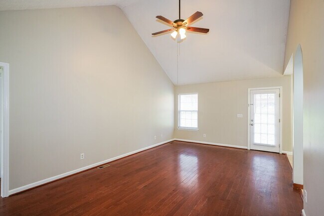 Foto del edificio - 125 Cartwright Pkwy