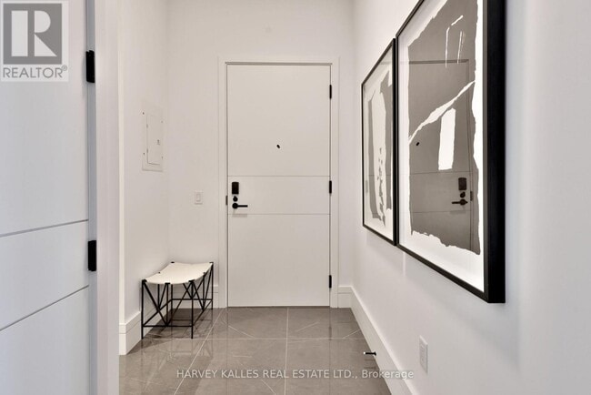 Photo du bâtiment - 215 Lonsdale Rd