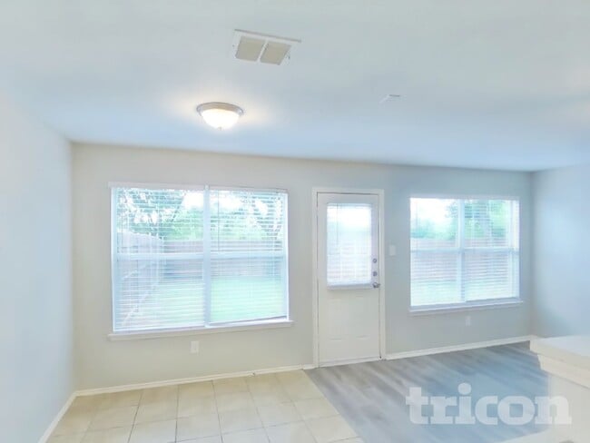 Foto del edificio - 1532 Pine Ln