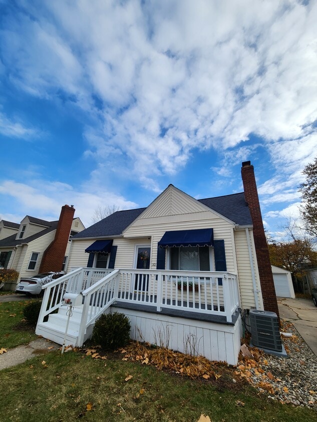 Primary Photo - 301 Hastings St