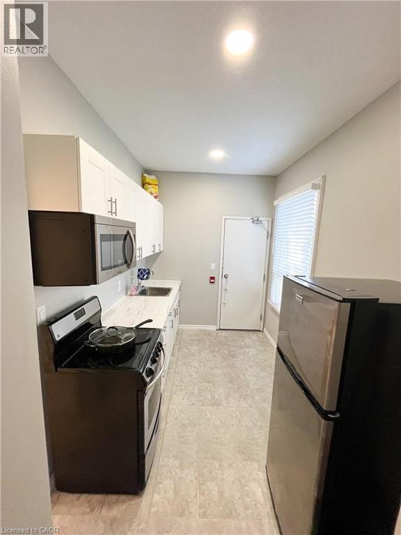 Photo du bâtiment - 70 Victoria Ave S