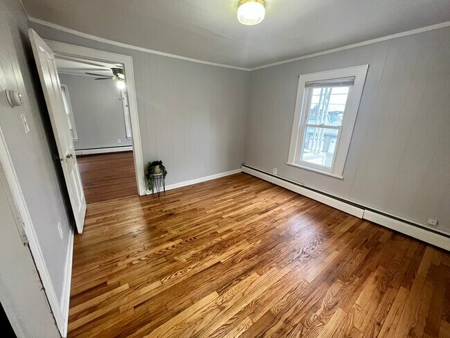 Living room - 252 E Albert St