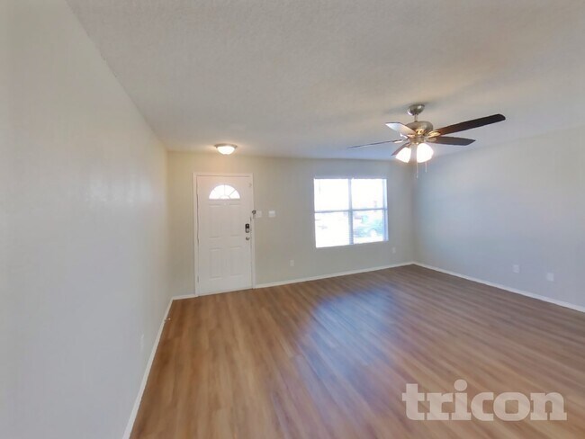 Building Photo - 1708 Vineridge Ln