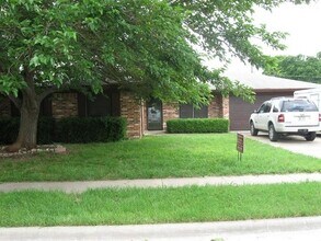 Building Photo - 1604 Donna Ave