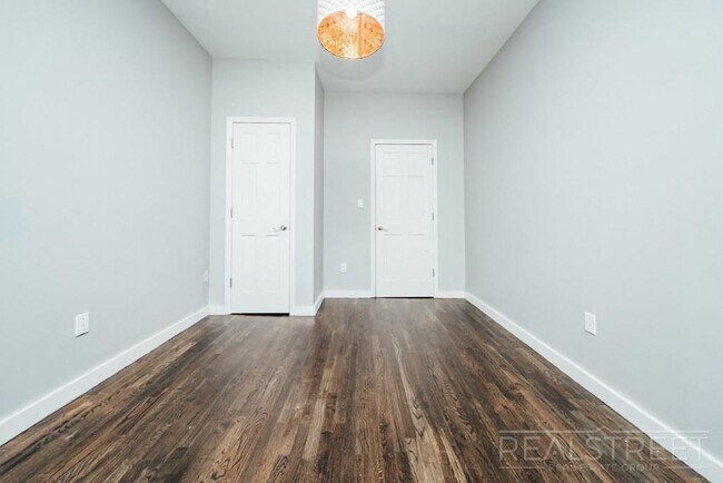 Building Photo - Large 2 Bedroom Apt in Bushwick!