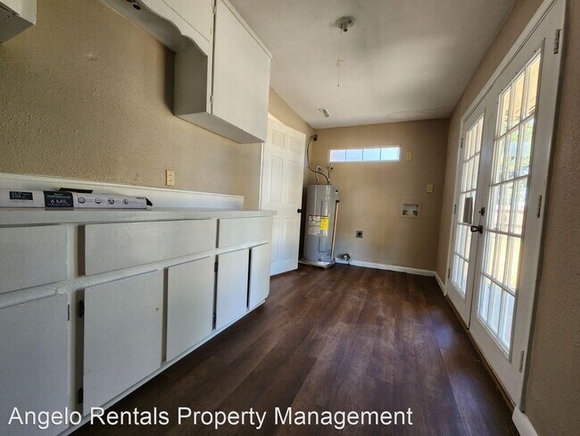 Building Photo - 3 br, 1 bath House - 908 E 23rd