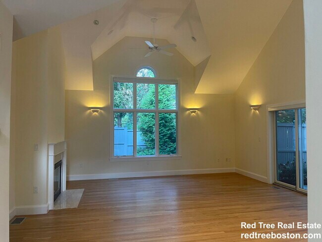 Photo - 900 W Roxbury Pkwy Townhome