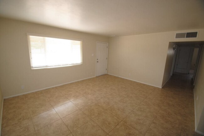 Building Photo - 1712 S Hardy Dr