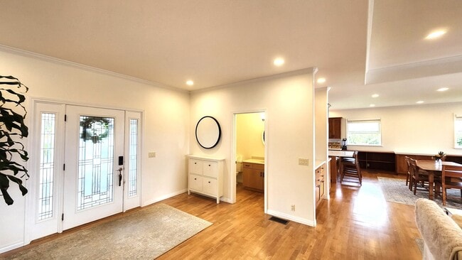 Building Photo - Romancini