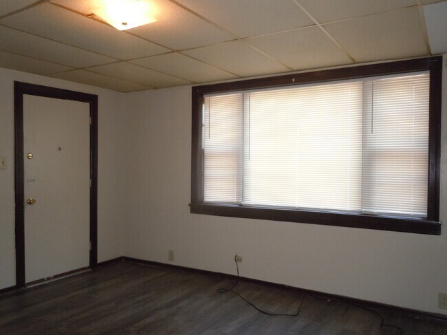 Building Photo - 720 E Clay St