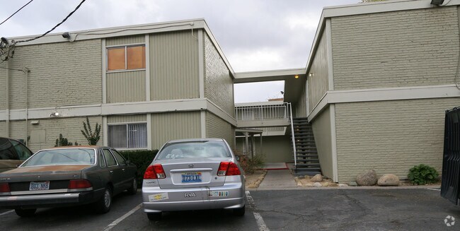 Foto del edificio - 56 Boyd Pl